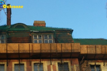 Siatki Oława - Zabezpieczenie starej spadającej dachówki z dachu dla terenów Oławy